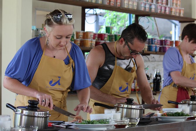 Private Half-Day Thai Cooking Class in Chiang Mai - Thai Cooking Class Starts at Siriwattana Market