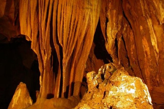 Private tour Chiang Dao cave ,Temples,Sticky waterfall - Wat Ban Den temple stop: short, scenic, and worth it