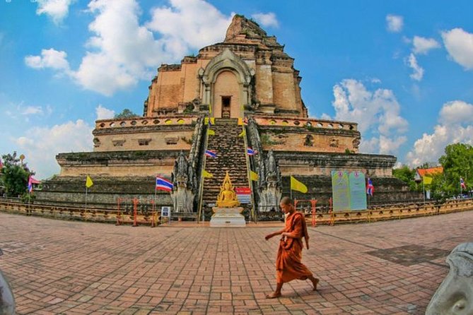 Private Tour: Chiang Mai City and Temples Tour in full Day Thailand - Wat Chedi Luang Varavihara, plus a breakfast stop at Huen Phen