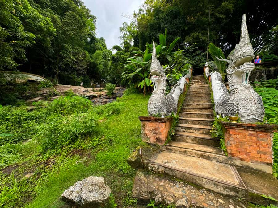 Private tour Chiangmai , Explore hidden gems Lanna temple - Etiquette and dress rules that actually matter on this tour