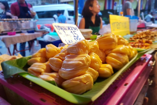 Private Tour: Food Tasting like local - Getting there, song teaw taxi, and why logistics matter here