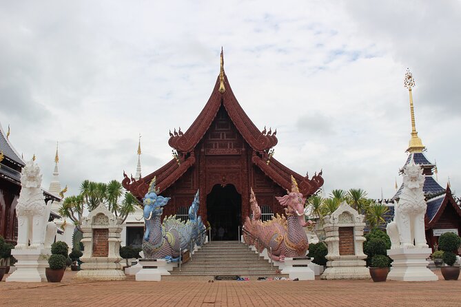 Private tour] Perfect day! Sticky waterfall + ChiangDao Cave + Wat BandenTemple - Chiang Dao Cave: temple grounds plus cave time