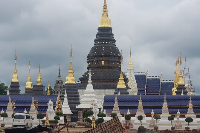 Private tour] Perfect day! Sticky waterfall + ChiangDao Cave + Wat BandenTemple - How the timing and rainy season affect your comfort