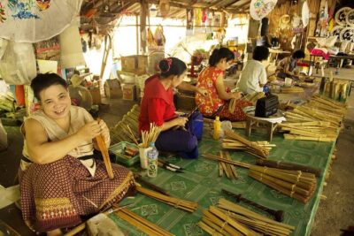 San Kamphaeng Hot Springs and Thai Handicraft Tour from Chiang Mai