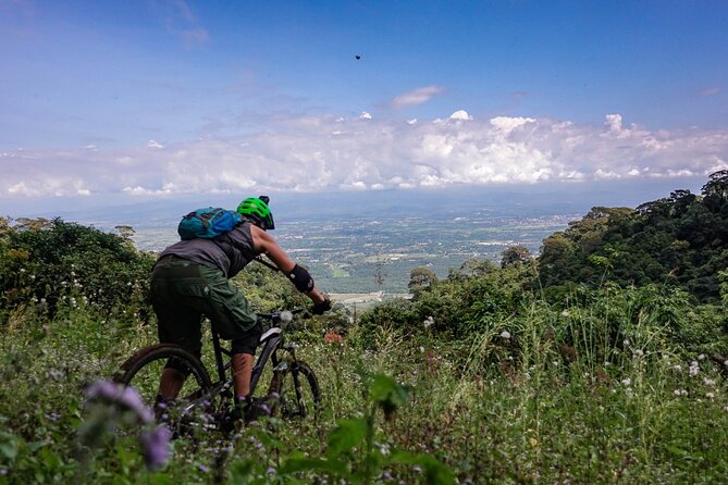 Smoke on the Water Trail Mountain Biking Tour Chiang Mai - Fuel for the ride: drinks, lunch, and hydration strategy