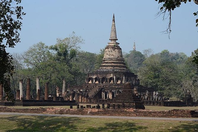 Sukhothai Day Trip from Chiangmai - Wat Mahathat: the biggest temple stop, near the Royal Palace