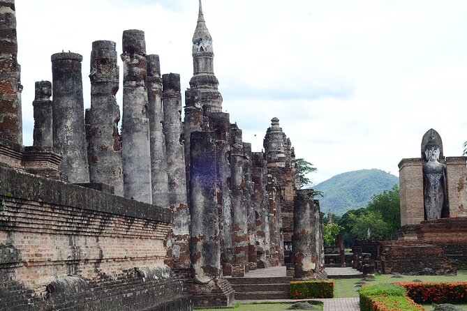 Sukhothai Day Trip from Chiangmai - Wat Sa Si and Wat Si Chum: details that reward slow looking