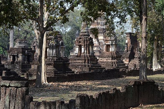 Sukhothai Day Trip from Chiangmai - Wat Trapang Ngoen and Wat Si Sawai: Khmer prangs and Sukhothai forms