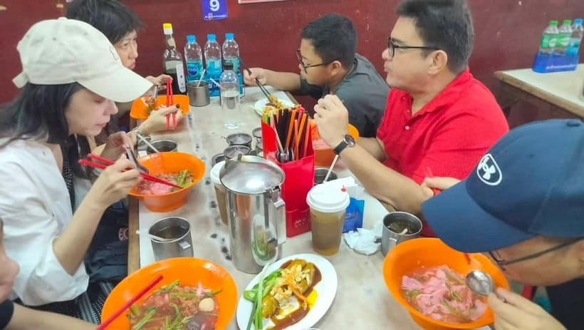 Taste of Chiang Mai: Michelin Guide & Street Food Tour - Thana Ocha and Yen Ta Fo: the Hakka pink noodle stop