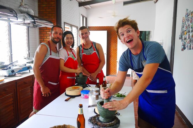 Thai Cooking Class with Local Market Tour in Chiang Mai - Organic farm stroll and hand-picking ingredients