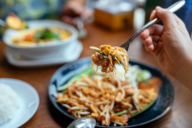The 10 Tastings of Chiang Mai With Locals: Private Street Food Tour - Optional extra stops, including possible market time