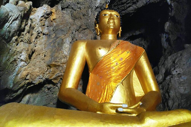 The Original Sticky Waterfalls Tour Chiang Mai Thailand - Wat Tham Bua Thong Cave: What the Climb Is Like