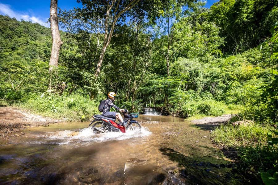 The REAL Thailand on a scooter. Check reviews !! - The cave visit: a break from riding, and a reality check on time