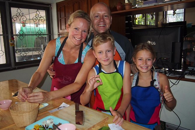 Tomyumthai Cooking Class in Chiang Mai - Who should book this cooking class, and who might not
