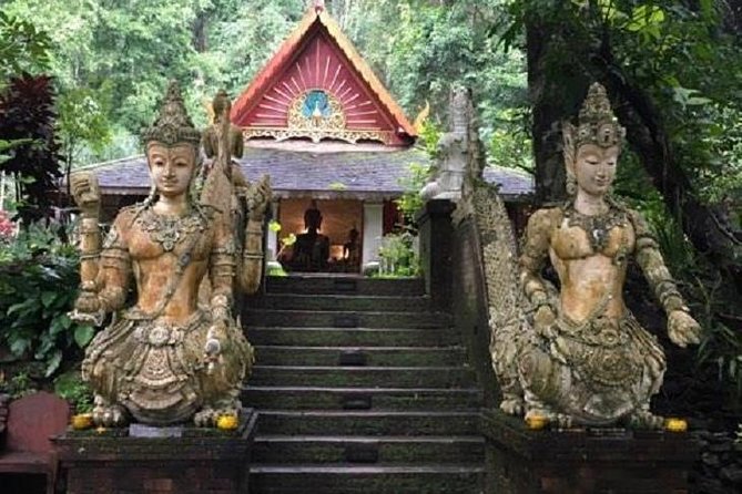 Trekking at the Monk Trail and Doi Suthep Temple Private Tour - Wat Phra That Doi Suthep: Golden Pagoda Reward at the Top
