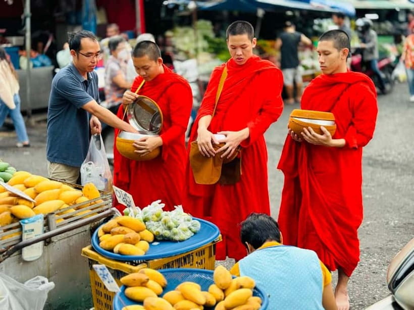 Walk With Monks Collecting Alms(meeting point maybe change) - Your 5:45 AM Start at Wat Chai Sri Phum
