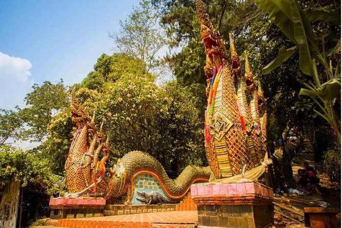 Wat Prathad DoiSuthep Sunrise+Giving alms to the monks Private Tour - A 5:30 am pickup that turns a temple day into a ritual day