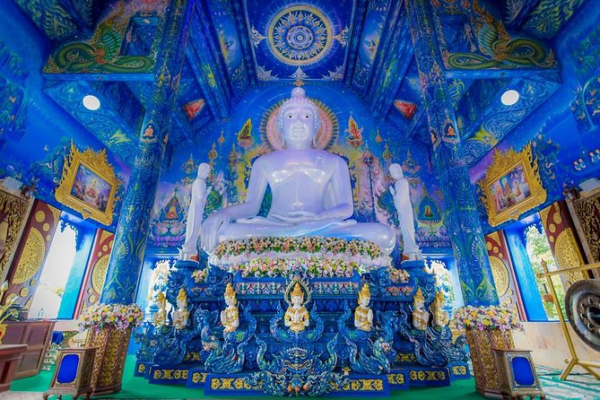 White Temple-Black House & Blue Temple Tour From Chiang Mai - Baan Dam Museum (Black House): The 45-Minute Contrast Stop